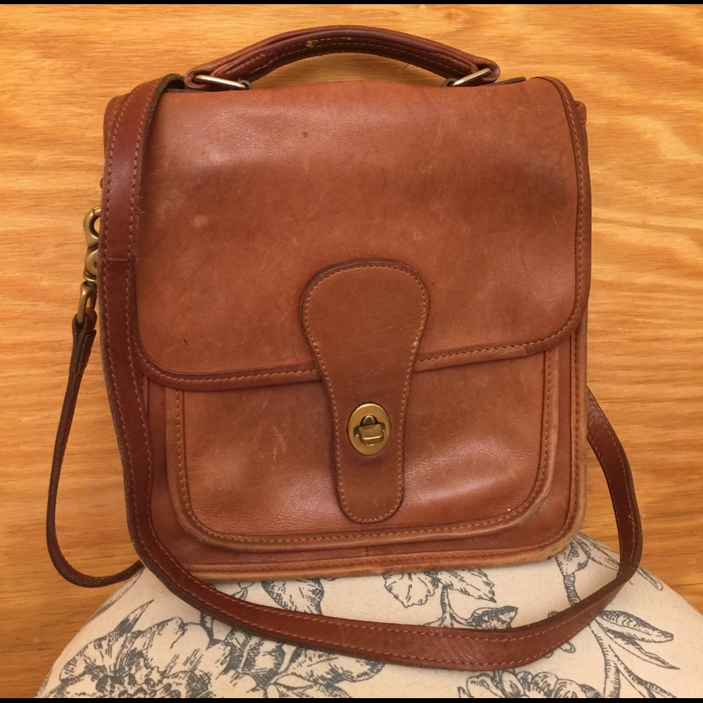 Vintage COACH British Tan Willis Station Crossbody