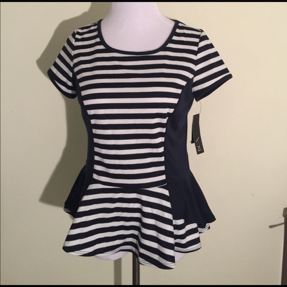⭐️ 🆕 ⭐️ Adorable BCX peplum top. Size L juniors