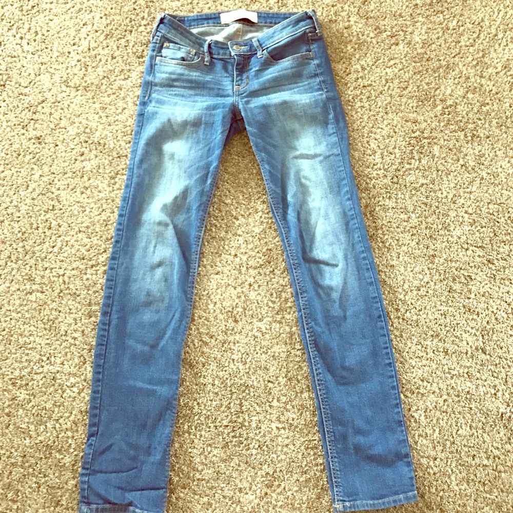 CUTE Hollister skinny jeans!