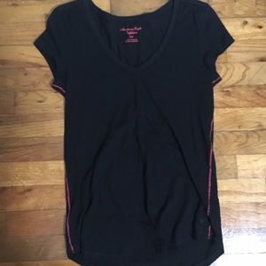 AE V-neck Tee