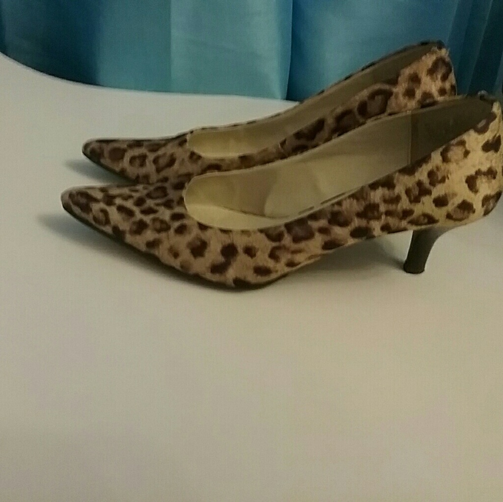 Leopard pumps