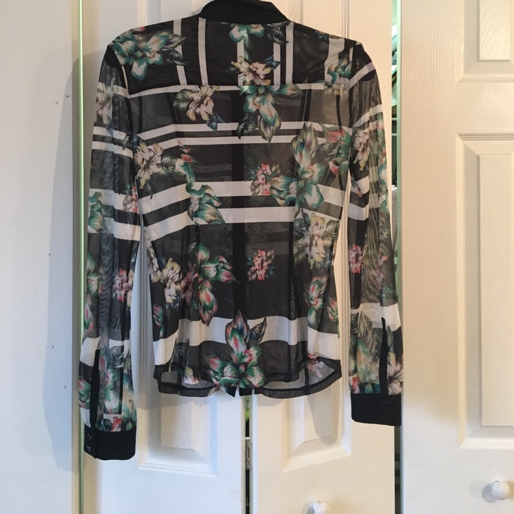 Nice dressy shirt - Picture 2 of 2