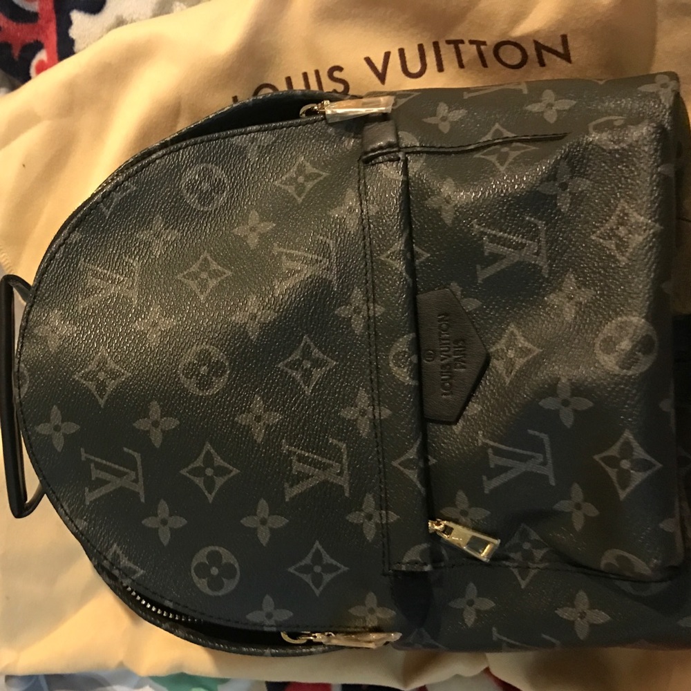 Backpack and dust bag with serial number