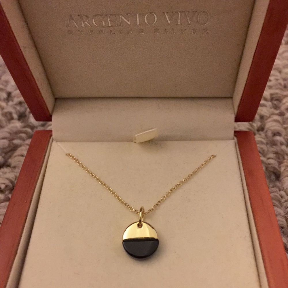 Delicate minimalist gold necklace