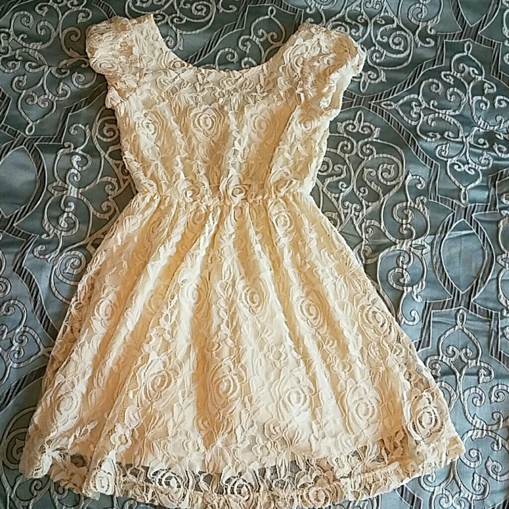 Forever 21 Cream Lace Dress