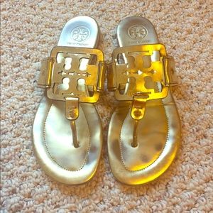 *ON HOLD 🌸🐳🌸* Tory Burch Gold Square Sandals
