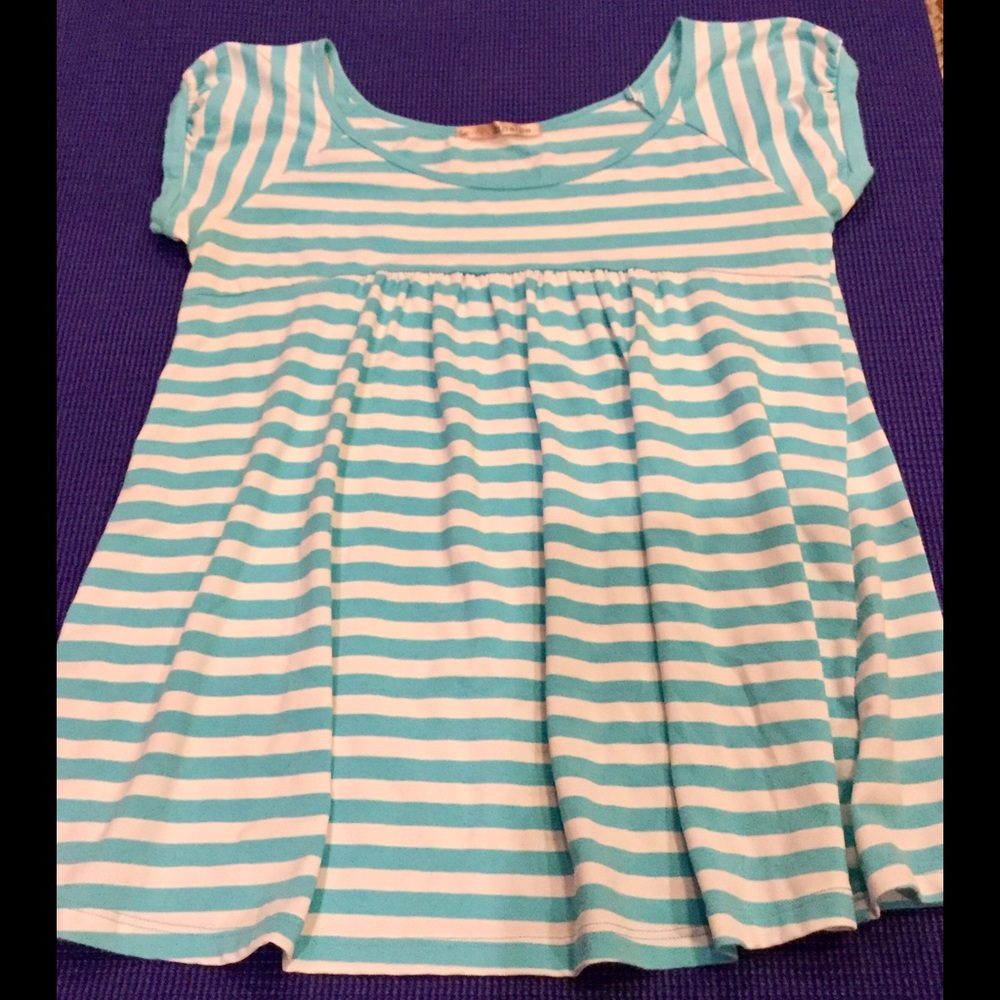 🎅🏼❄️⬇️ Anthropologie Baby Doll Tee