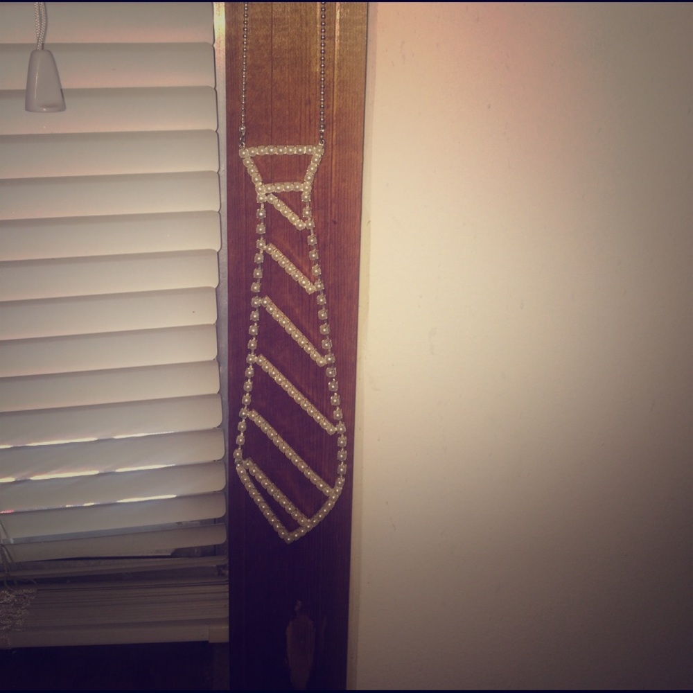 Tie necklace