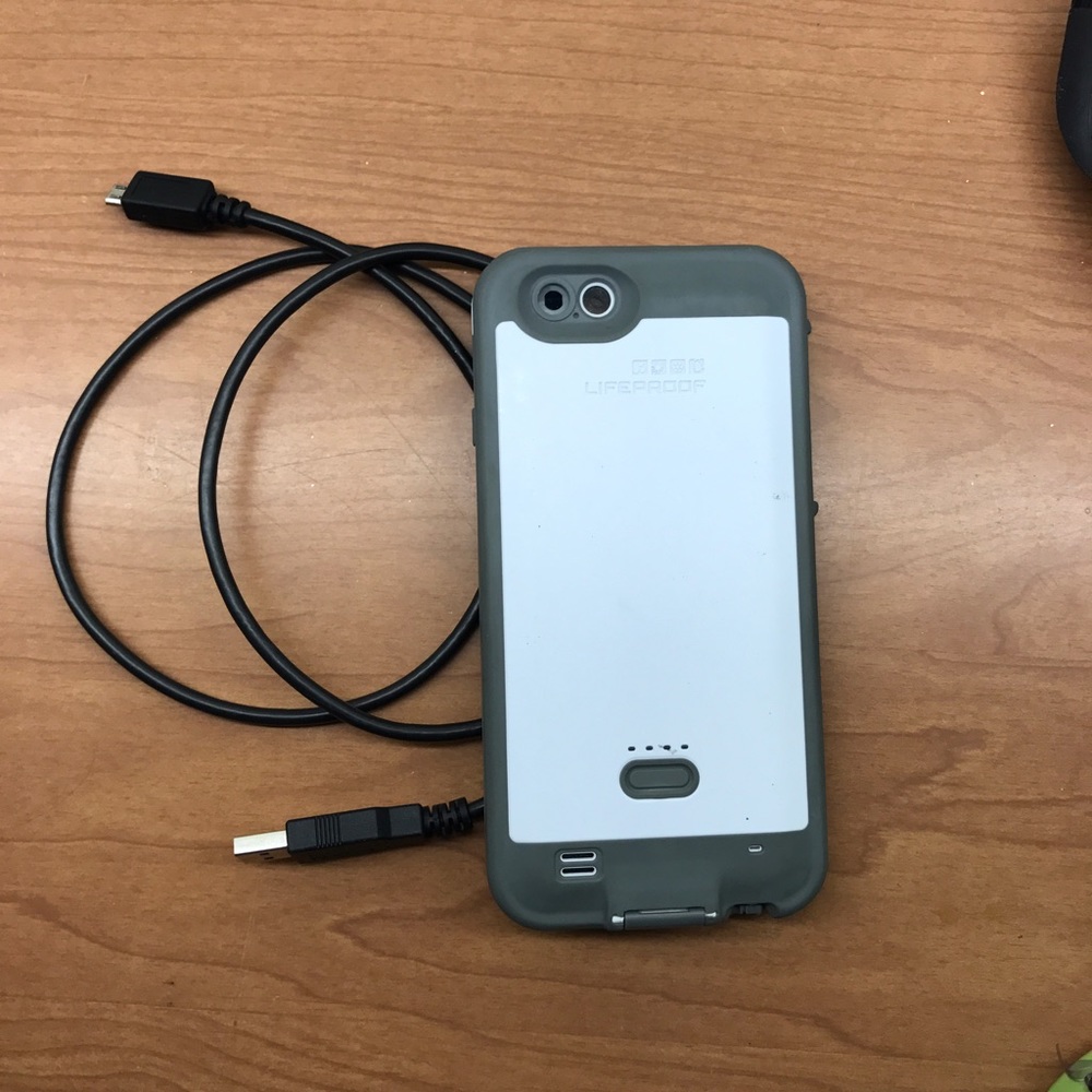 Lifeproof charging case 6/6s