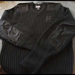 **Price Drop**  Men's XL crew neck sweater Black