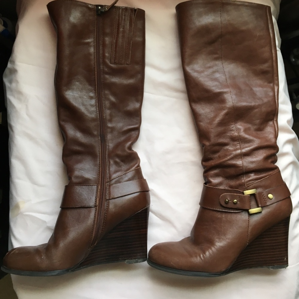 Guess long shaft wedge boots