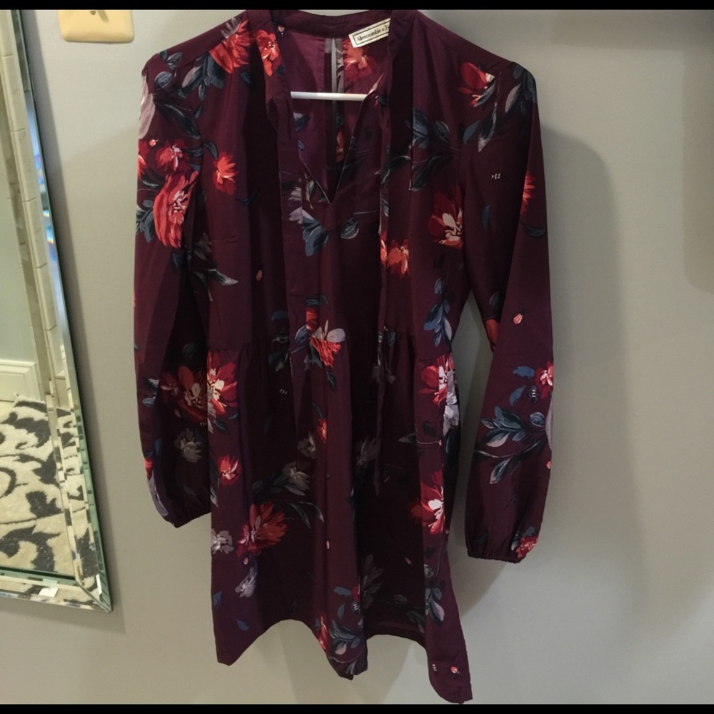 Floral mini dress with long sleeves