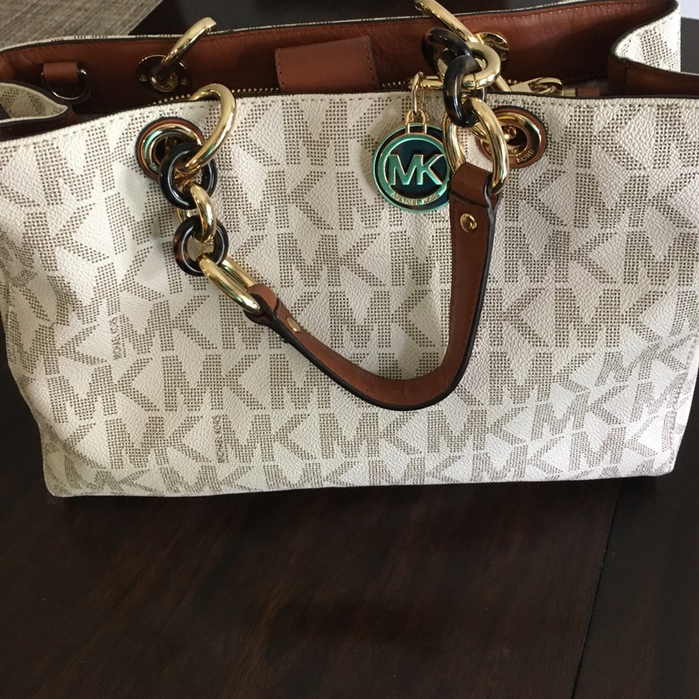 ❤️Sold❤️MK Cynthia