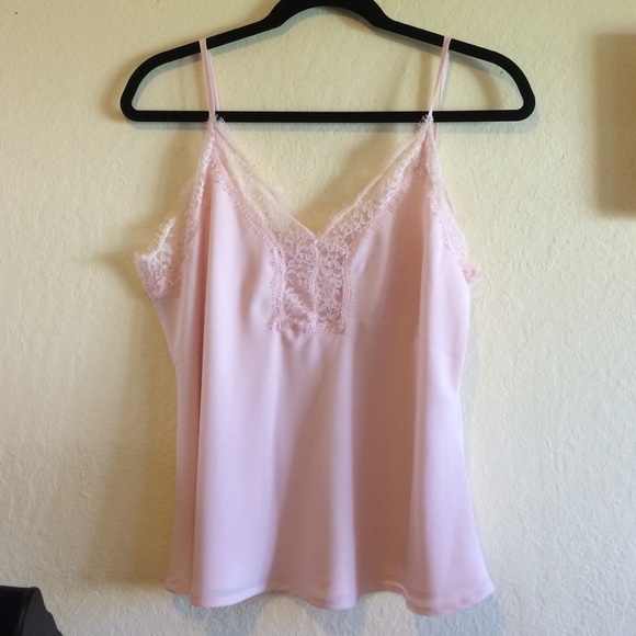 Nordstrom Tops - Romantic lace top💕