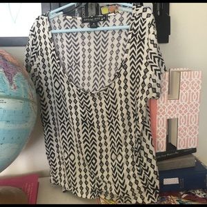 Black and cream printed minitop