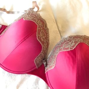 Silky red Elle MacPherson bra!  (34DDD/34F)