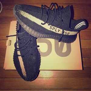 Yeezy 350 Boost - Men sz 11.5 (Fits Like an 11)