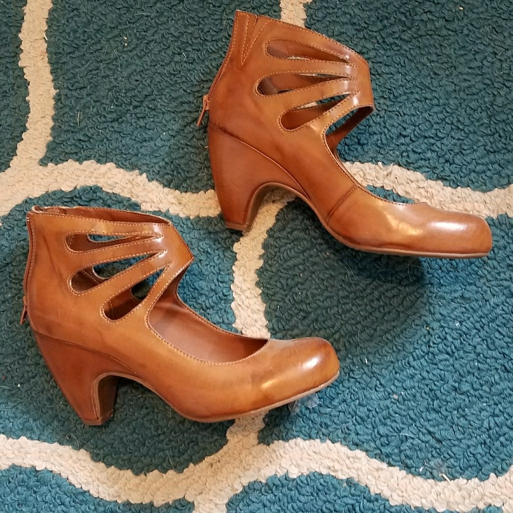NWOT M2 by Miz Mooz heels