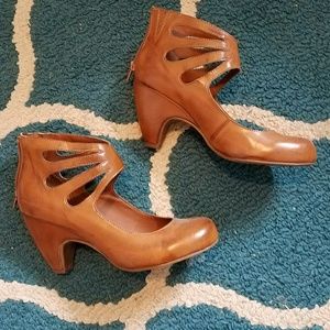 NWOT M2 by Miz Mooz heels