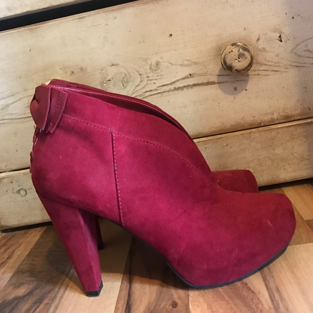Red Guess 4in booties