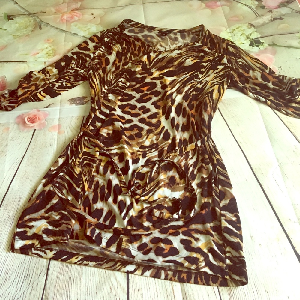 Leopard dress shirt can be tied as shown in pic