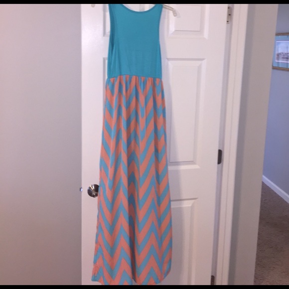 "Color me Red"maxi dress - Picture 3 of 3