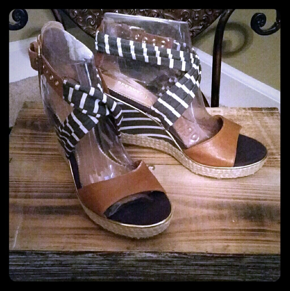 Sperry Top Side Wedge Sandals! Never Worn - Picture 1 of 8