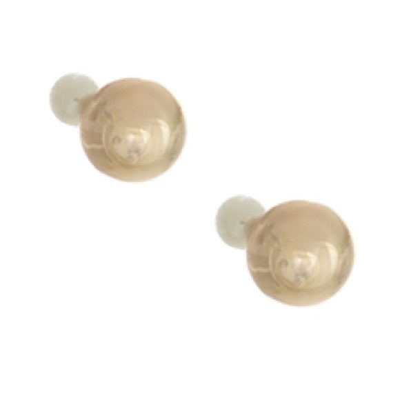🌟TODAY ONLY🌟Dual Pearl + Gold Stud Earrings - Picture 2 of 3