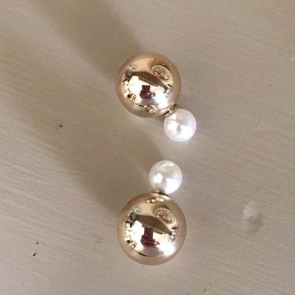 🌟TODAY ONLY🌟Dual Pearl + Gold Stud Earrings - Picture 3 of 3