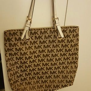 Michael Kors NWT Jet Set Tote Brown Signature