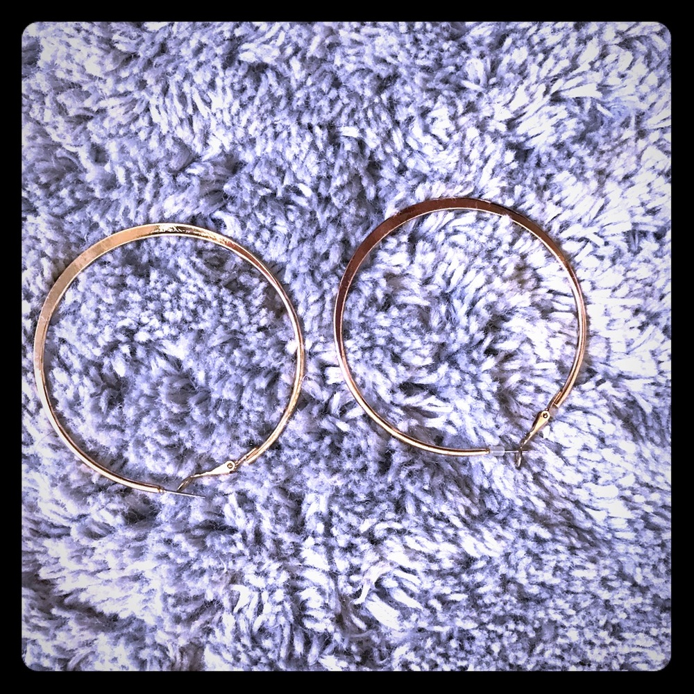 FOREVER 21 GOLD HOOPS