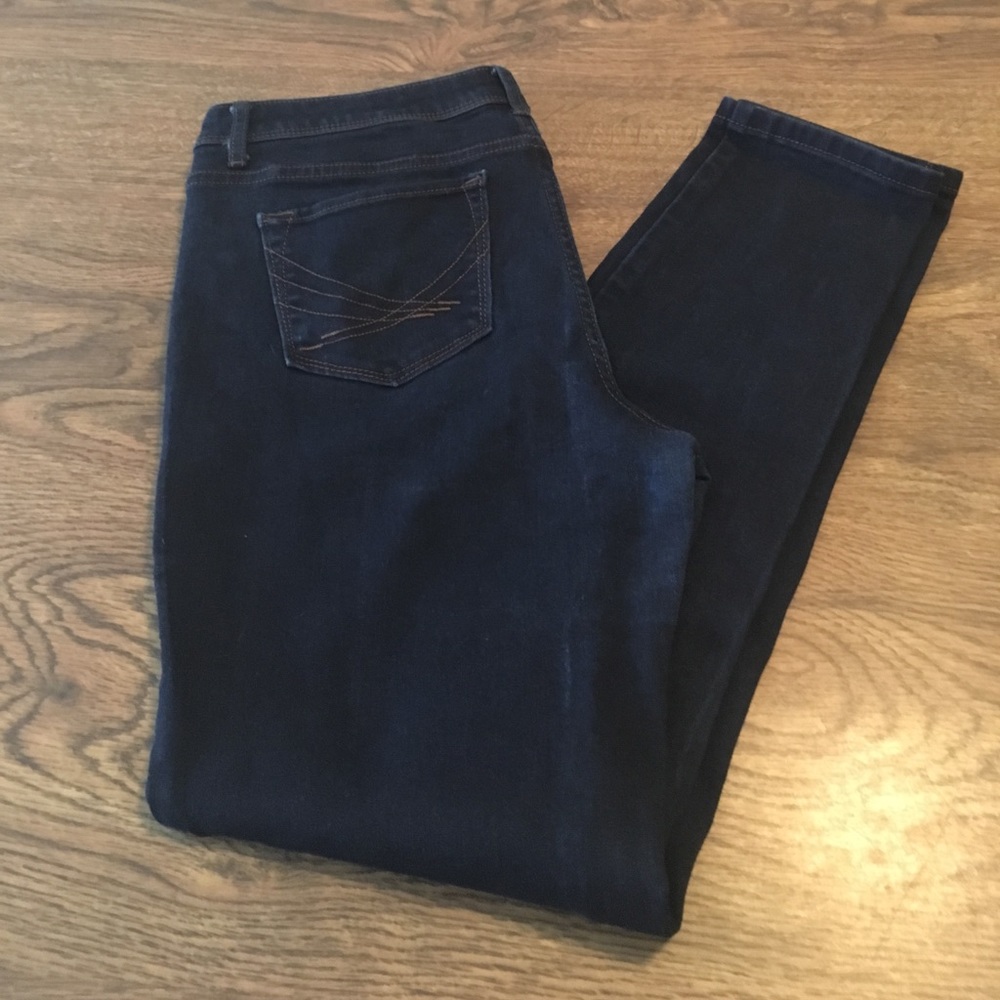 Vera Wang Dark Denim Skinny Jeans
