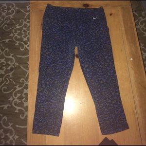 Blue camo Nike cropped leggings