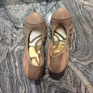 Barely used in great condition bellet flats size 7