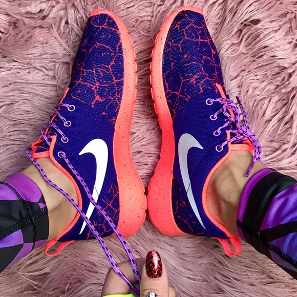 Nike Shoes - NWT Nike roshe 😈