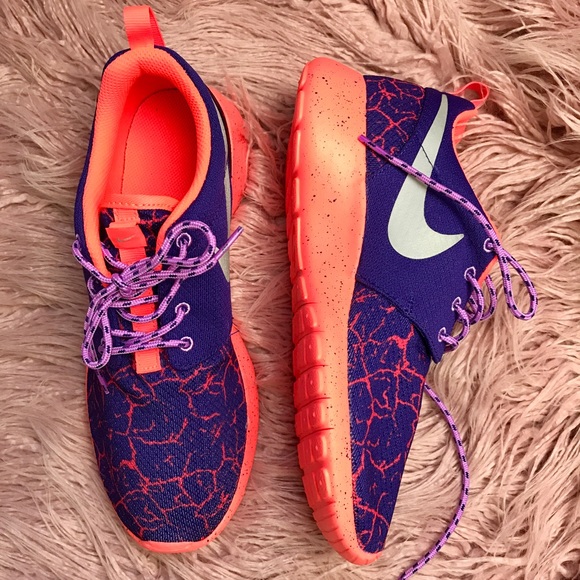 NWT Nike roshe 😈 - Picture 6 of 7