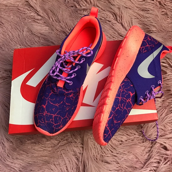 NWT Nike roshe 😈 - Picture 7 of 7