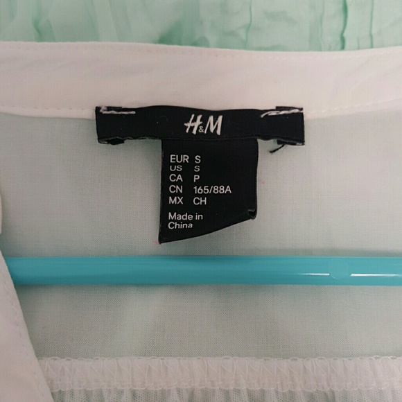 2 H&M Cropped Sleeve Button up Tops - Picture 2 of 4