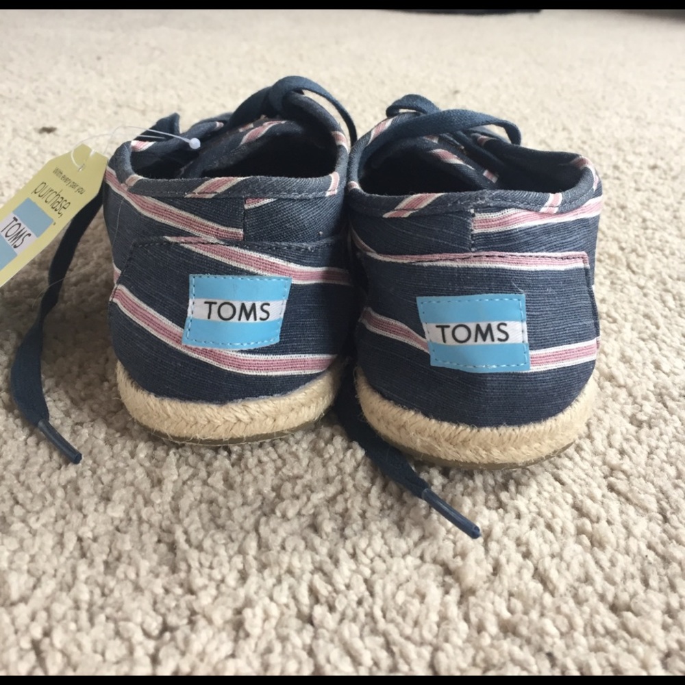Size 9W pink and navy blue Toms