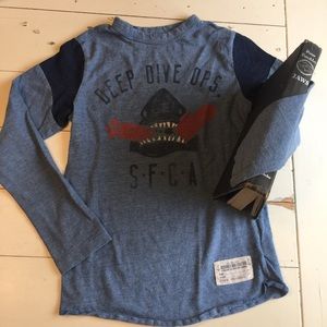 Gap boys long sleeve shark tee 6/7