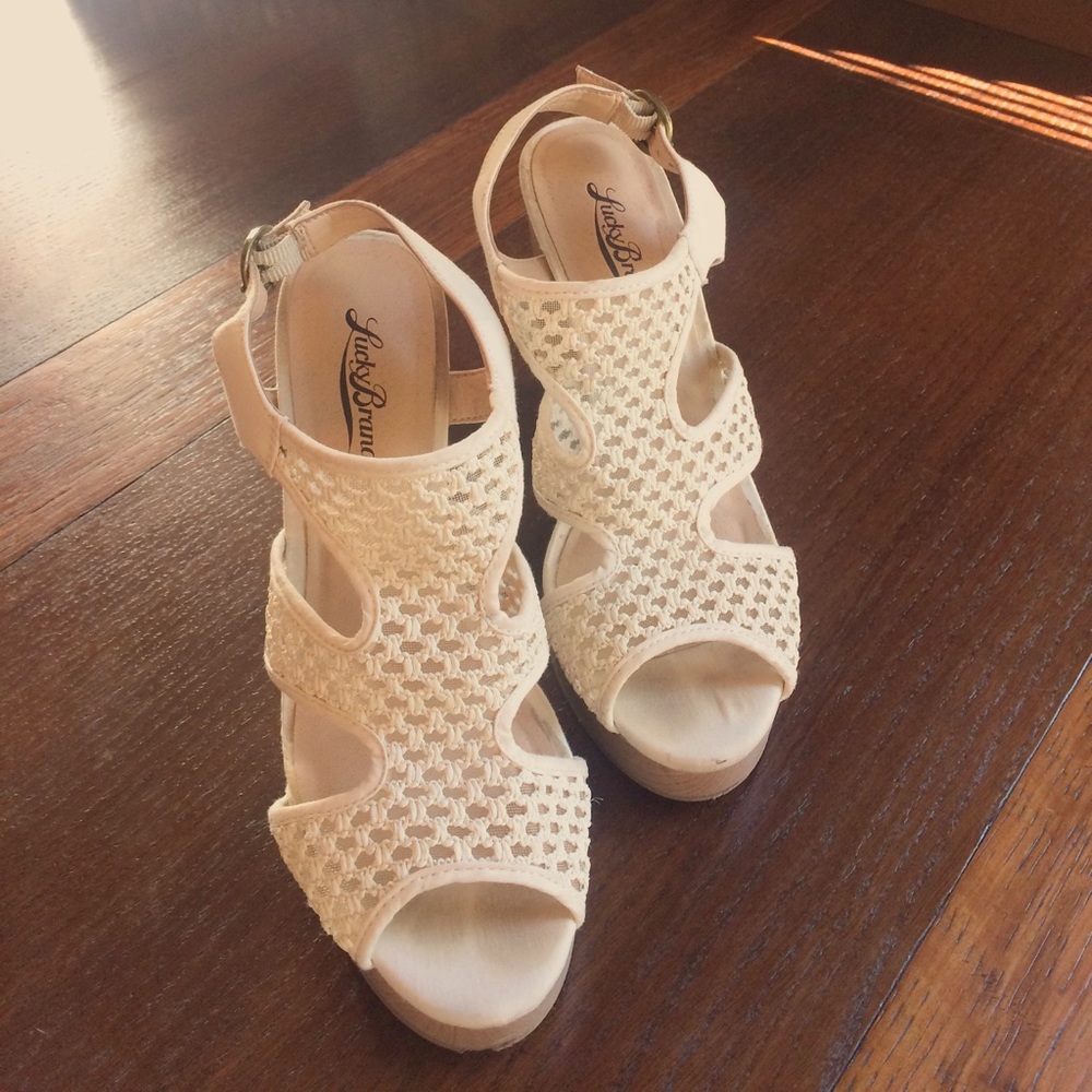 SOLD🎉 Lucky Brand Cream Wedge