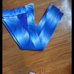 Blue striped Kyodan leggings medium