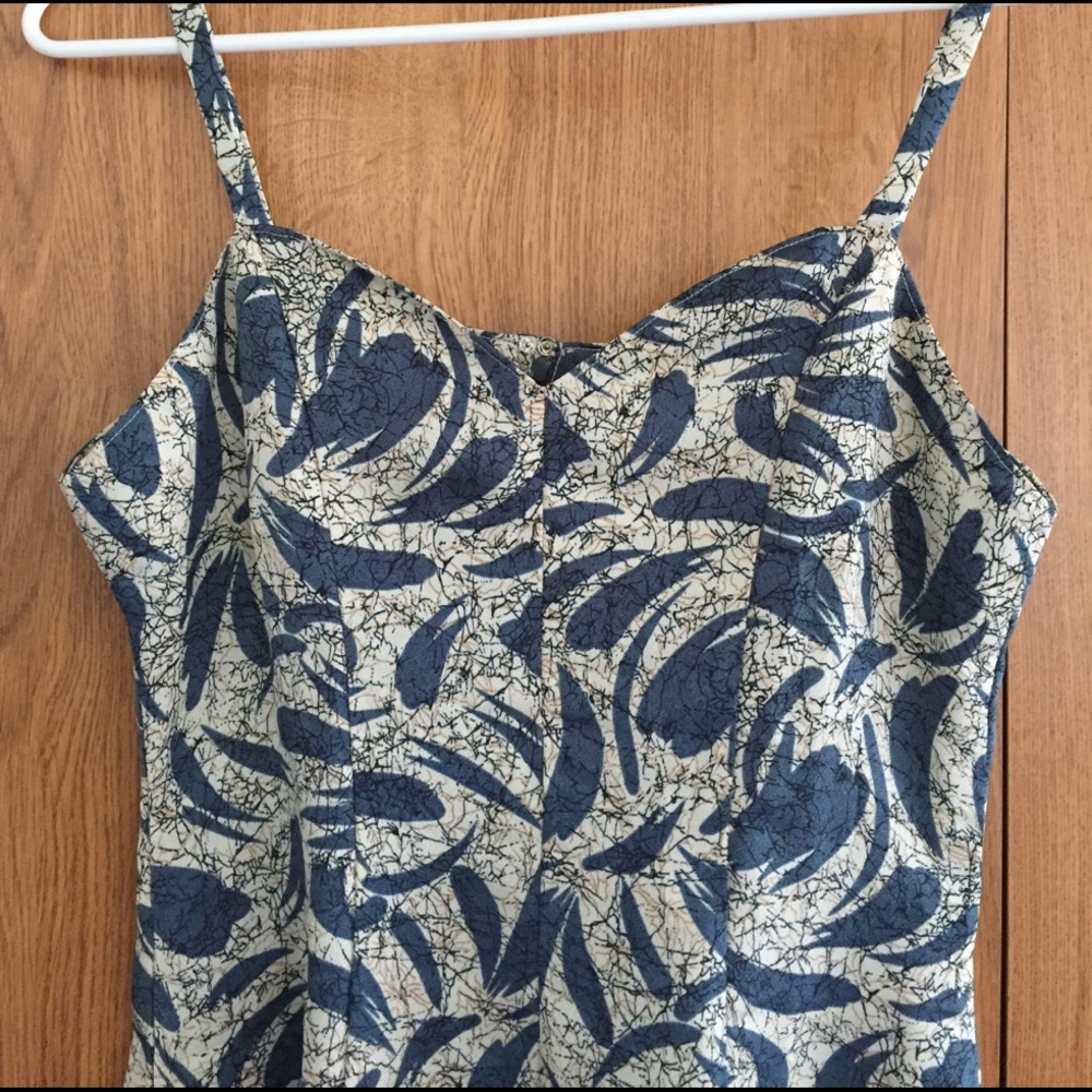 Dresses - Picture 4 of 4