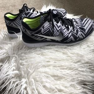 women's Nike free 3.0 black/white 7.5