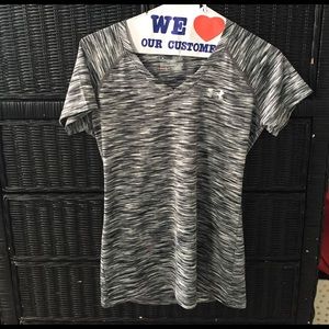 Under Armour Semi Fitted V-Neck Shirt