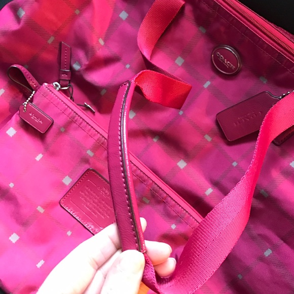Pretty, pink Coach weekender - Picture 7 of 8