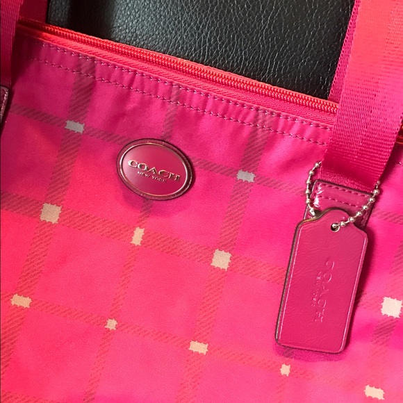 Pretty, pink Coach weekender - Picture 8 of 8