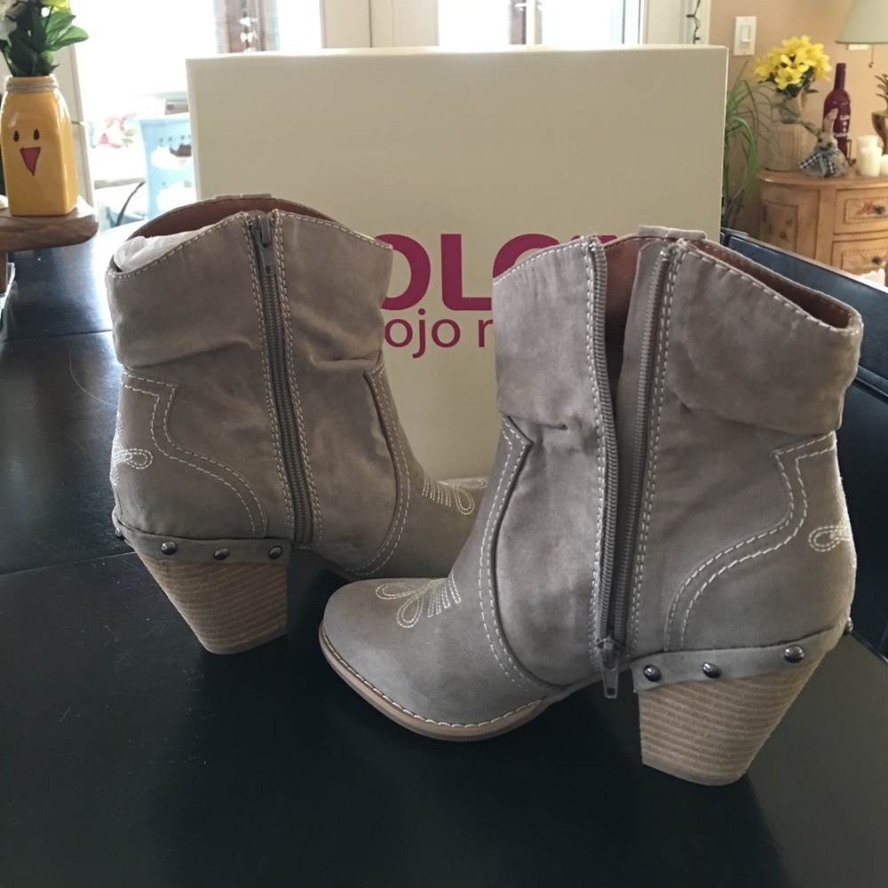 💕🌻Dolce stylish cowboy booties!!💕