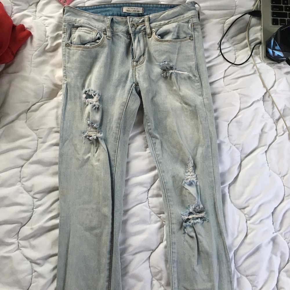 Bullhead ripped light wash skinny jeans