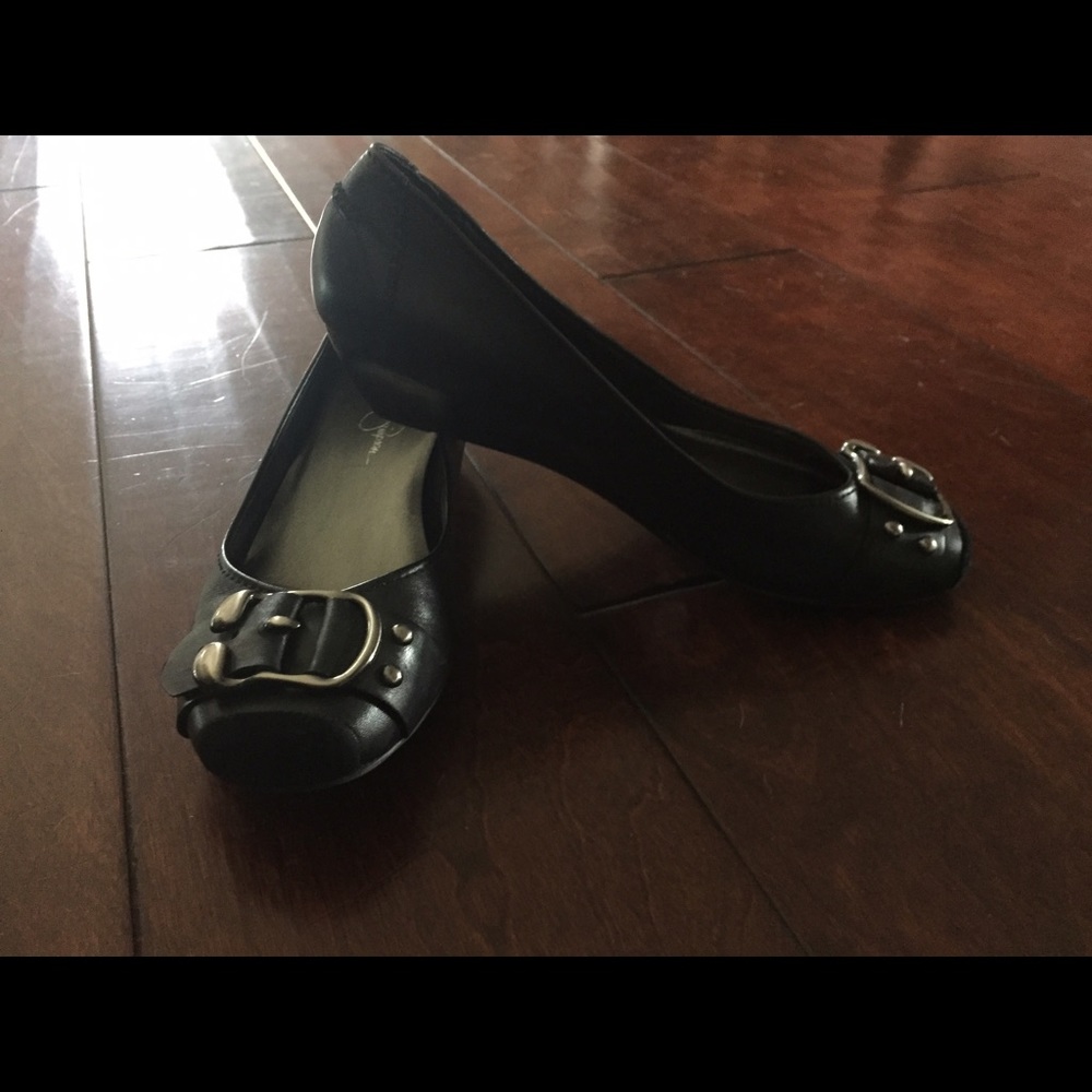 Jessica Simpson black leather flats